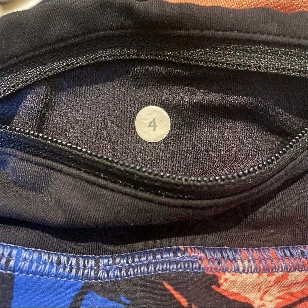 LULULEMON Women Blue Pink Patterned Athletic Shorts Size 4